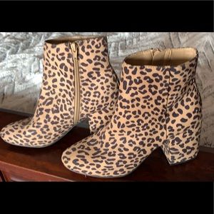 Leopard print zip-up  heels🐆